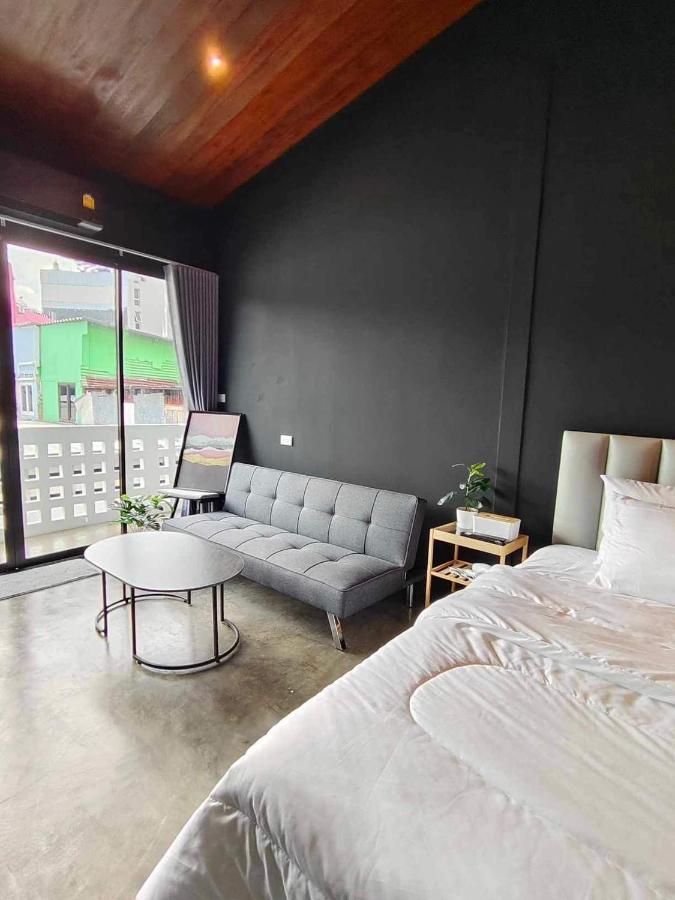 Mr Black & Ms White -self Check In Appartement